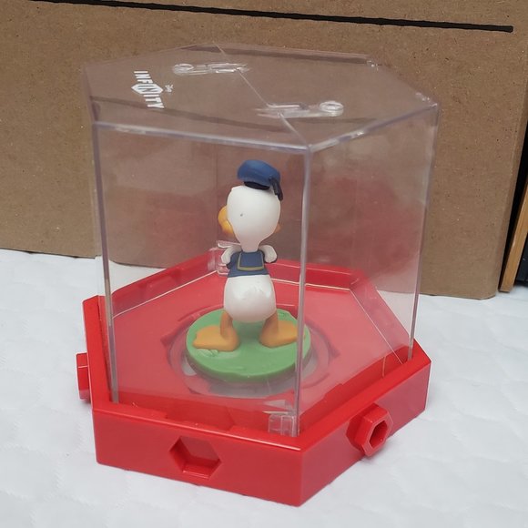 Disney Infinity Donald Duck Figure With Display Case - Picture 3 of 4